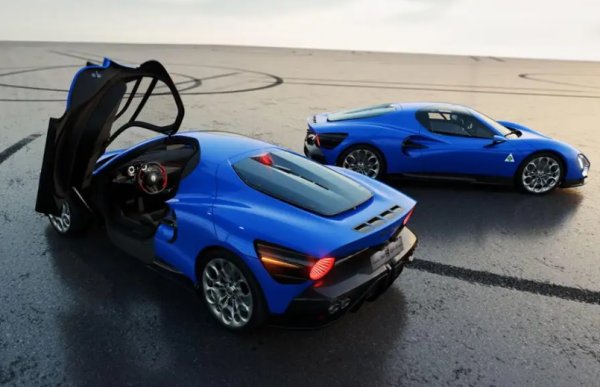 Новото създание от Торино ще зарадва феновете си в края на годината. Предлага се с два мотора - бензинов V6 turbo с 641 коня или изцяло електрически със 739 к.с. Посветен е на едноименния легендарен модел от 60-те и ще струва близо 2 милиона евро. Ще бъдат произведени само 33 бройки, но все пак си остава скъпа суперкола,  а не минава в категорията на хиперавтомобилите.